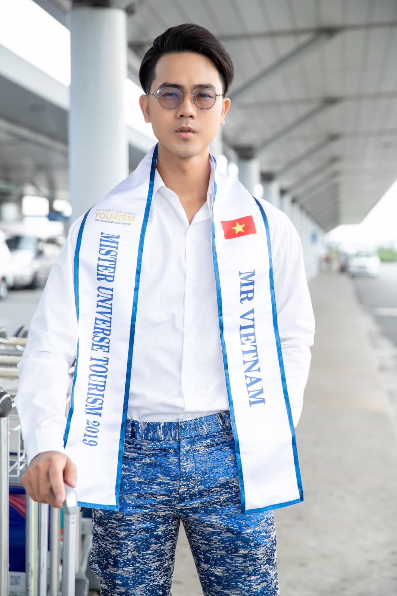 Nguyễn Luân lặng lẽ sang Philippines dự thi 'Mister Universe Tourism 2019' - Ảnh 1